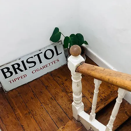 Bright King In Southville Home, Location * Bristol